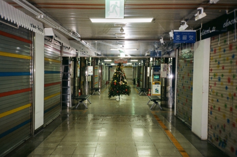 http://www.ischoi.com/files/gimgs/th-8_Fake Landscape_11_1200 .jpg